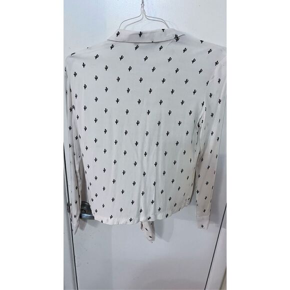Knot Sisters Women's Cactus Print Button Down Revolve Top Cream Black Size XS - Picture 10 of 12